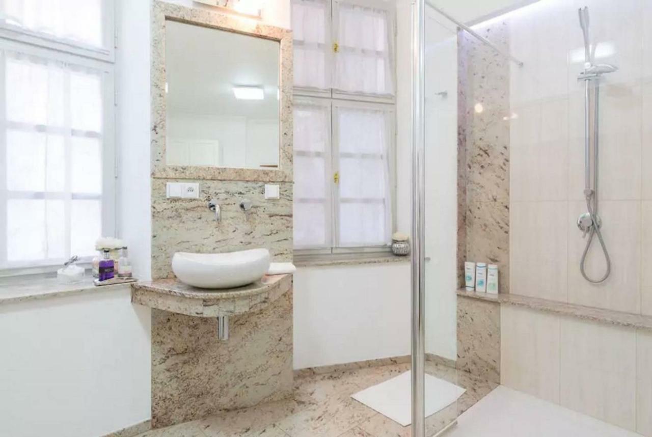 Quiet In The Heart Of Old Town Centre Apartament Praga